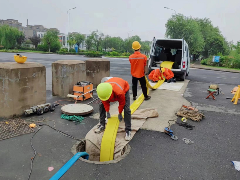 锁三光固化管道修复